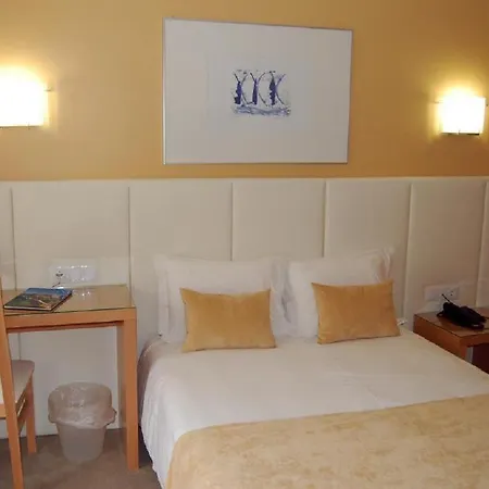 Mare Otel Nazaré